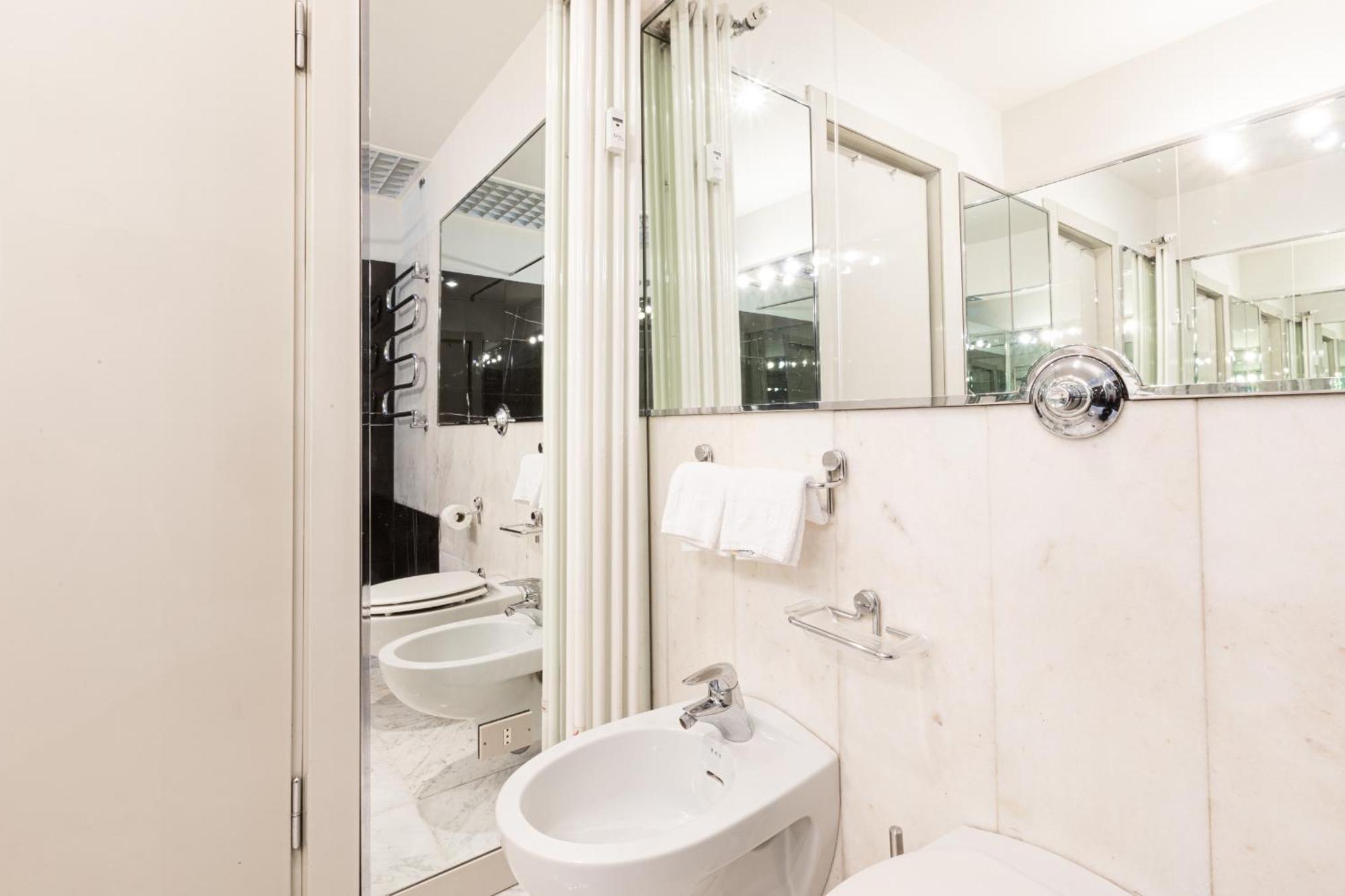 Monte Napoleone Split-Level Terrace Apartment - Top Collection มิลาน ภายนอก รูปภาพ