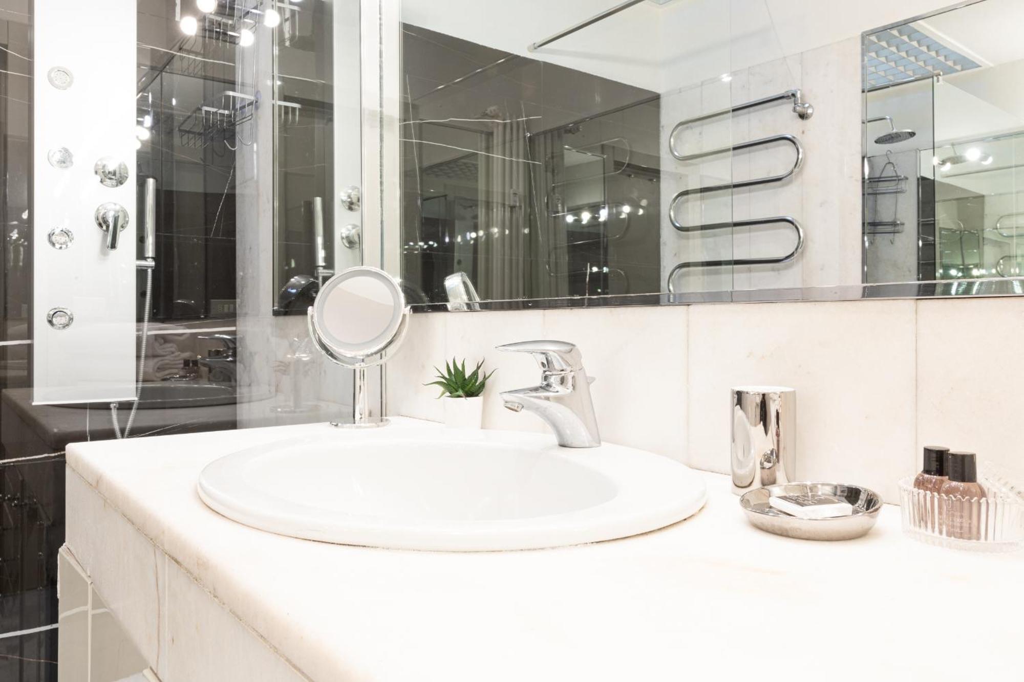 Monte Napoleone Split-Level Terrace Apartment - Top Collection มิลาน ภายนอก รูปภาพ