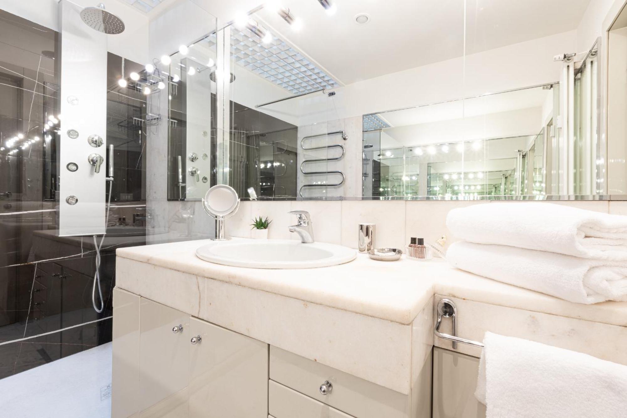 Monte Napoleone Split-Level Terrace Apartment - Top Collection มิลาน ภายนอก รูปภาพ