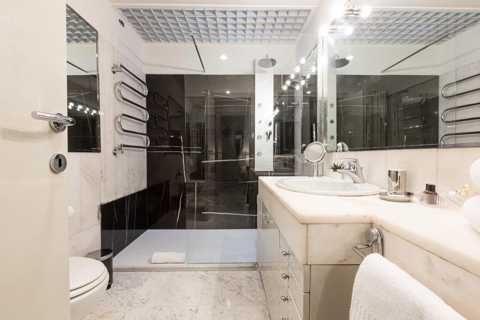 Monte Napoleone Split-Level Terrace Apartment - Top Collection มิลาน ภายนอก รูปภาพ