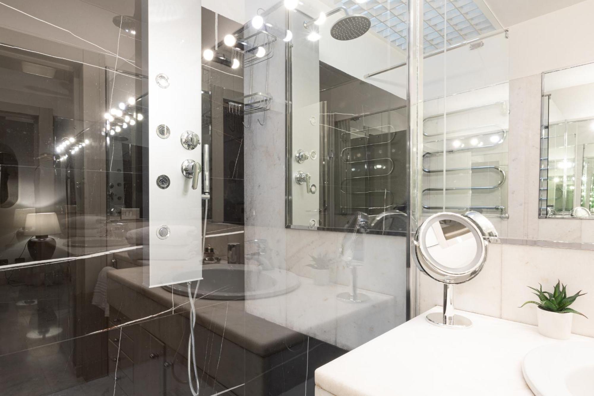 Monte Napoleone Split-Level Terrace Apartment - Top Collection มิลาน ภายนอก รูปภาพ