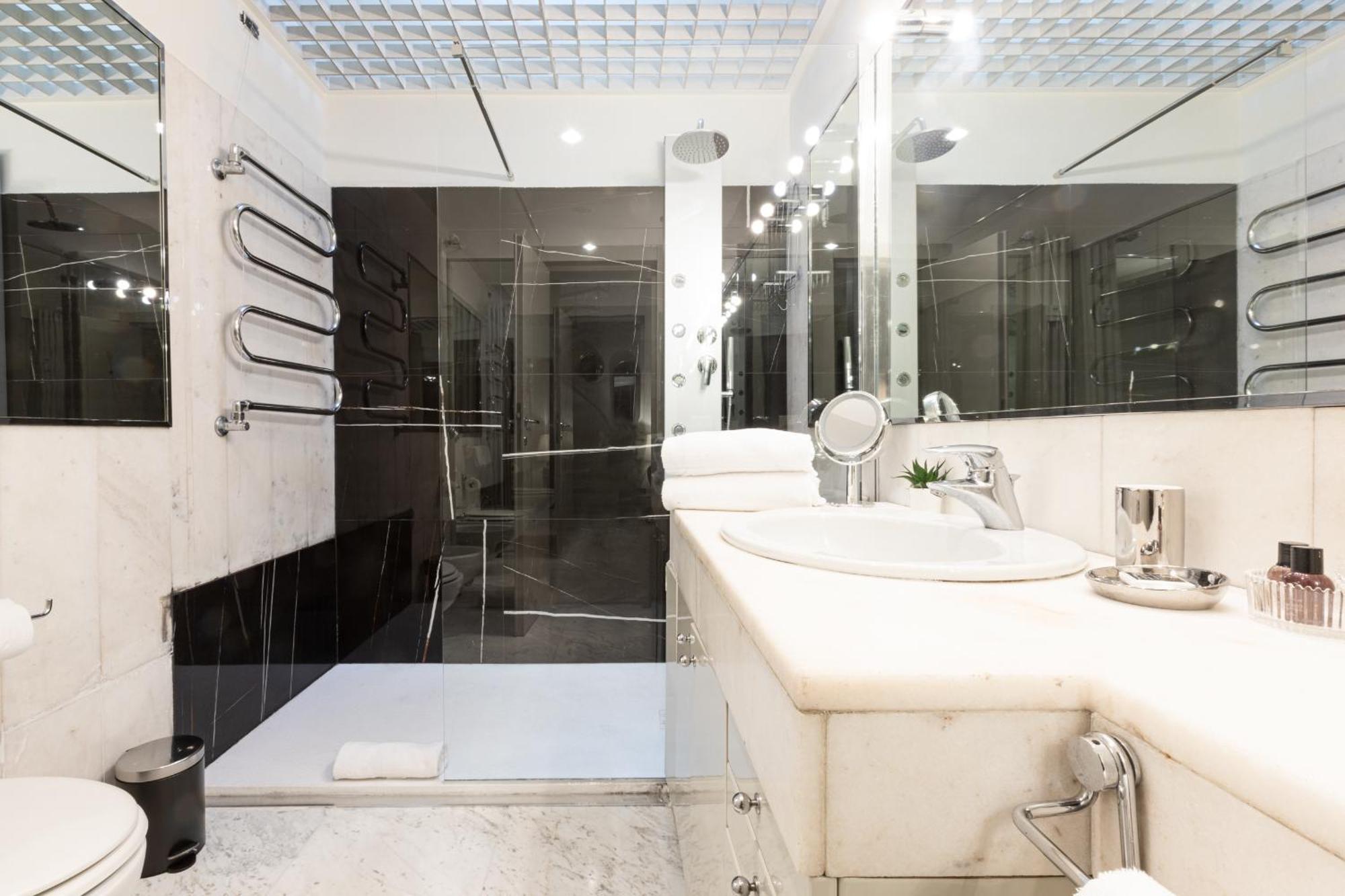 Monte Napoleone Split-Level Terrace Apartment - Top Collection มิลาน ภายนอก รูปภาพ